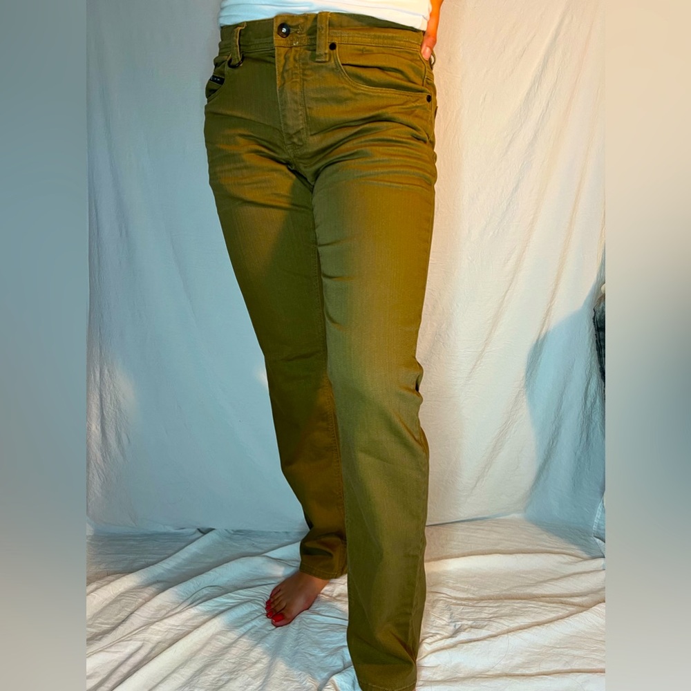 EMPYRE KHAKI JEANS
